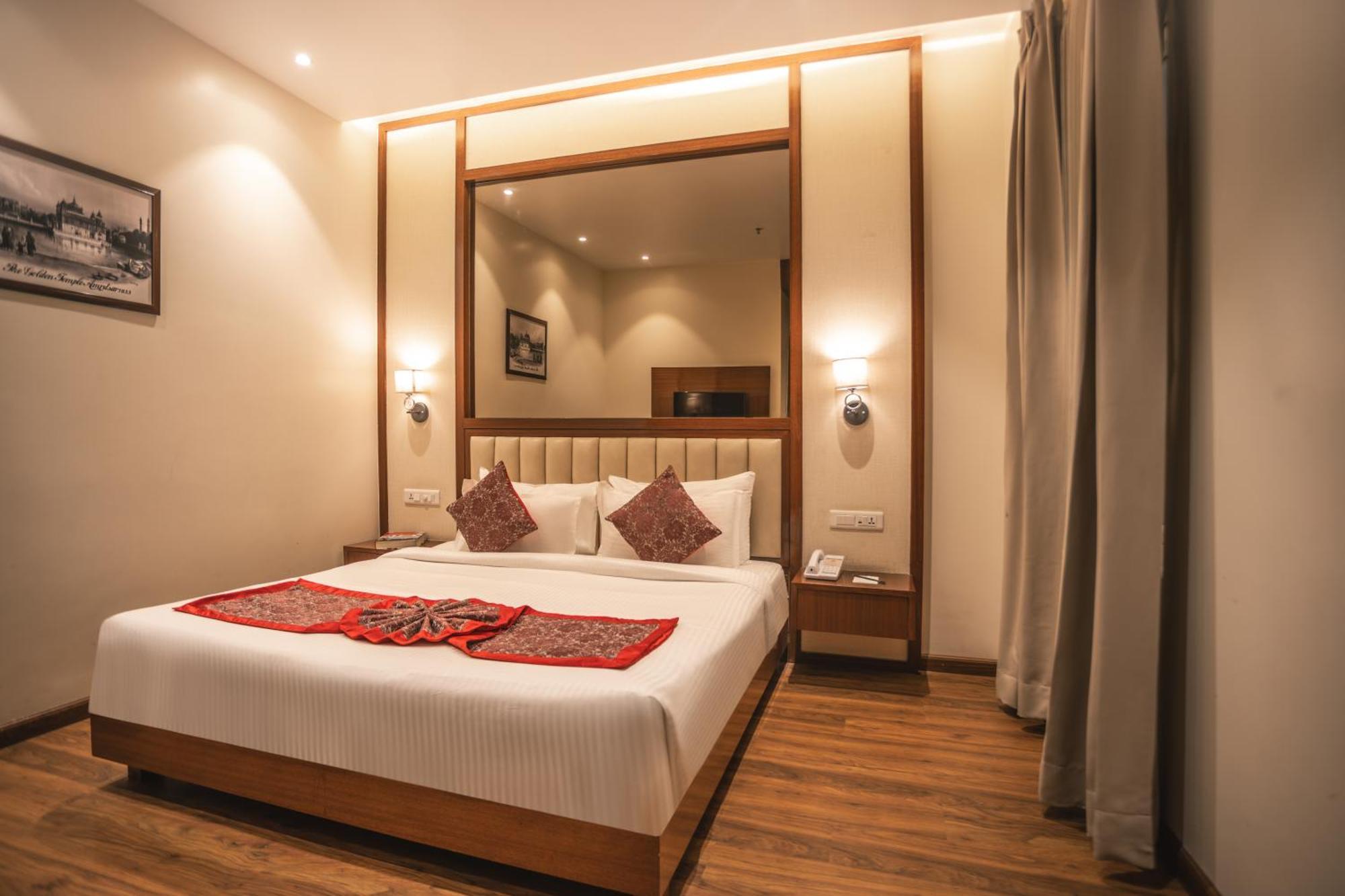 Hotel Amritara Sadka Amritsar Extérieur photo